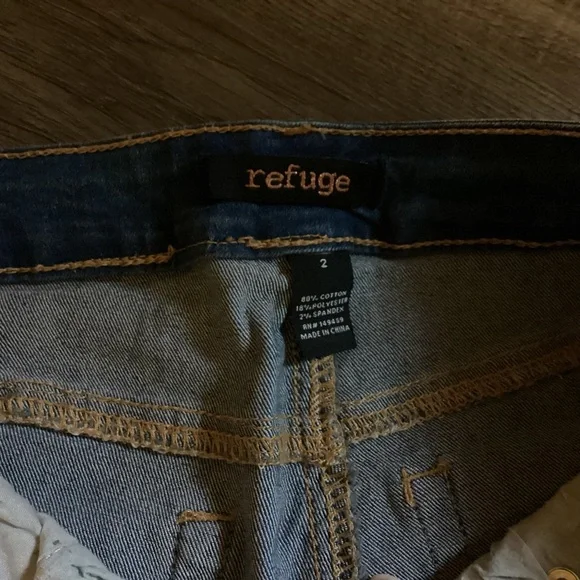 Pearl Accented Blue Jeans - Picture 4 of 8